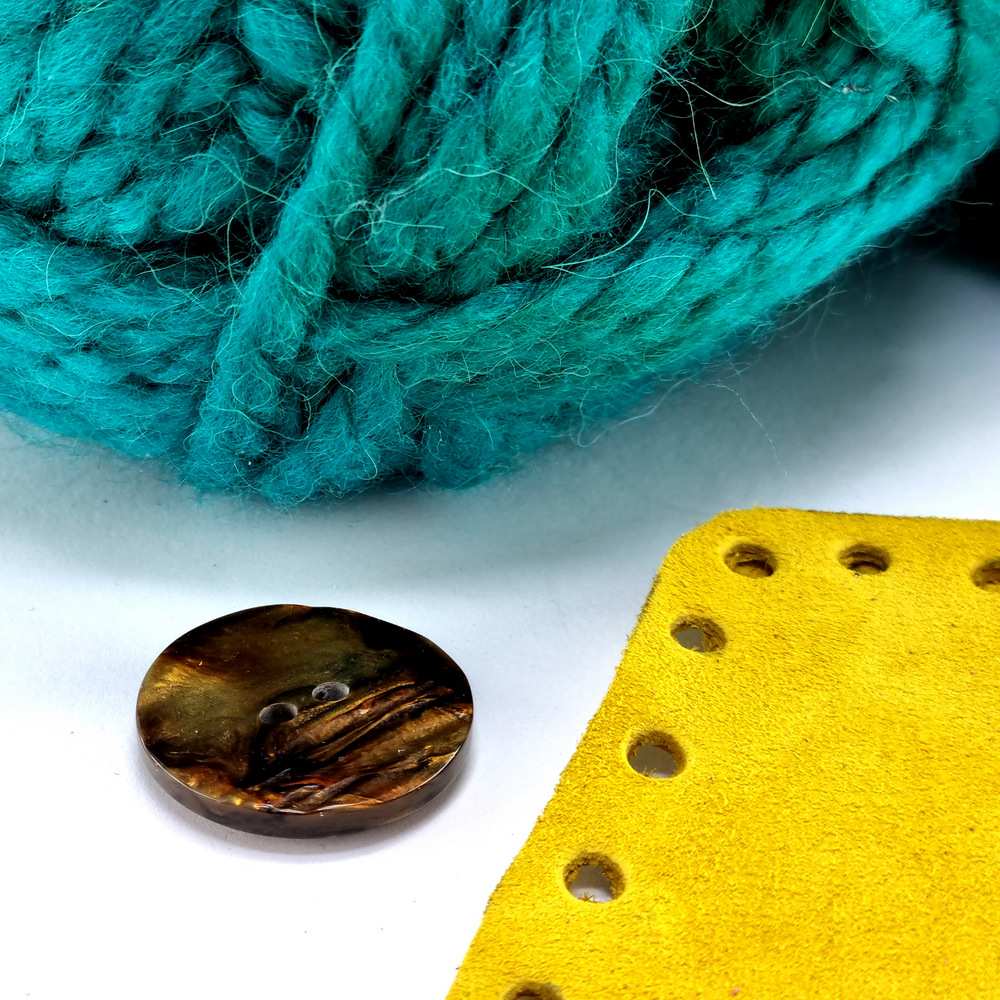 Slippers πλεκτές παντόφλες σε κίτρινο S9 suede δέρμα και πετρολ νήμα by Younique Lab 2