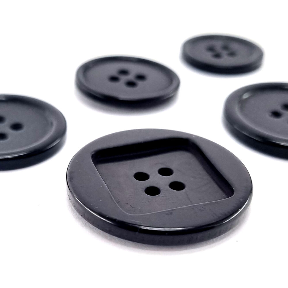 Σετ 5 μαύρα κουμπιά σε διάφορα μεγέθη 1